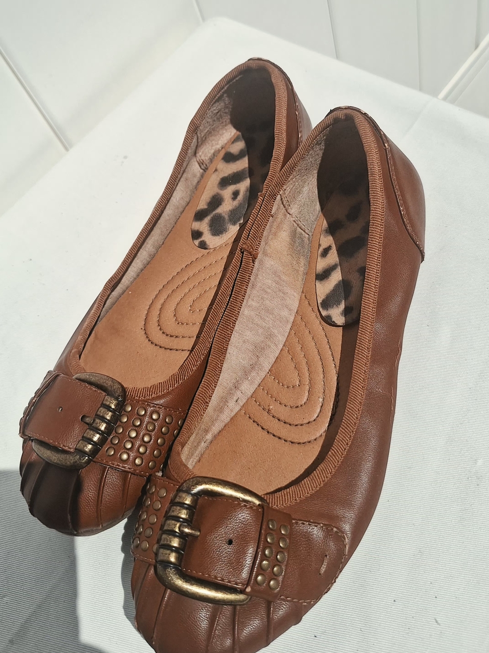 Women's Tan Buckle-Accent Ballet Flats